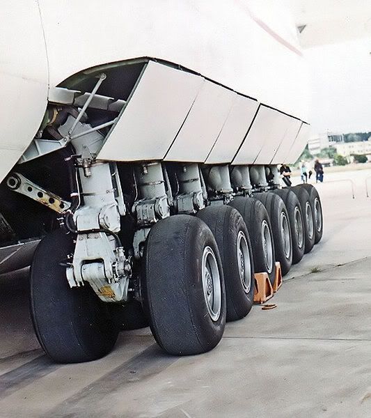 An-225 main landing gear