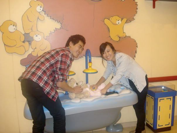 newly parents bathing the newborns