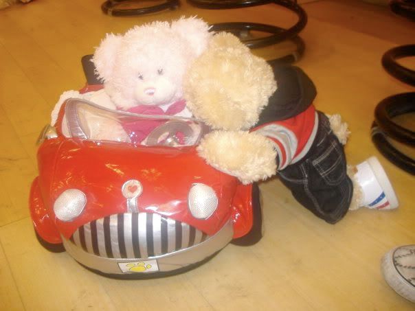 Omg this is soooooo cuteeeeee, little eddy begging to be let into the car